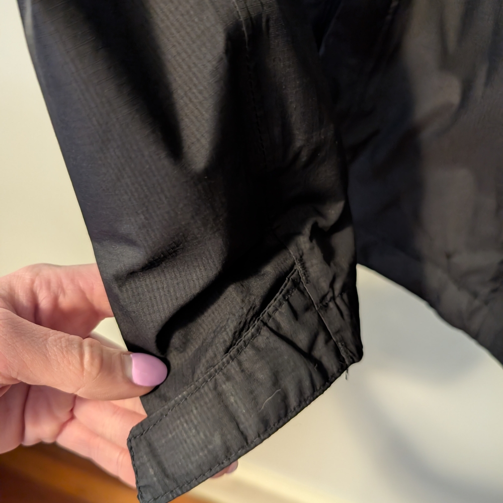 The North Face Women's Black Windbreaker, Size Small - Picture 5 of 11